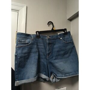 NWT Loft Jean shorts Size 34/18. "The Roll Short", Mid-Rise, Regular Fit